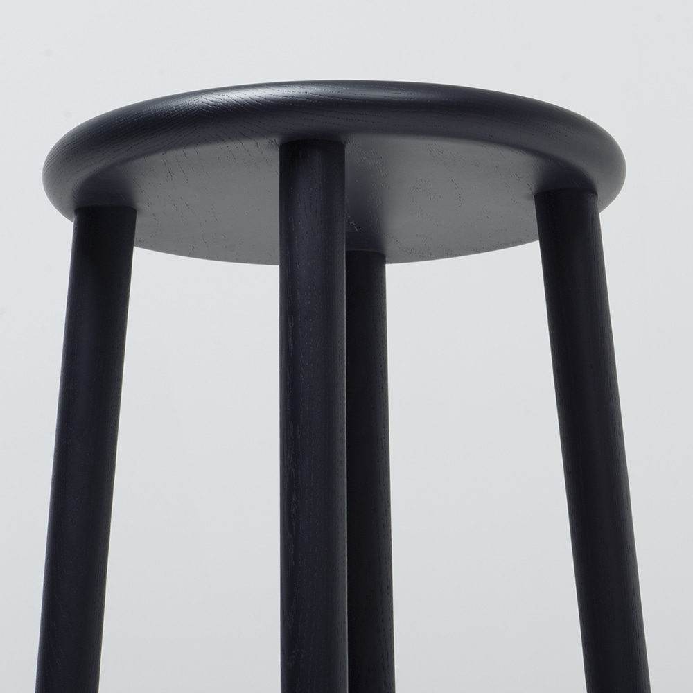 Body：Black Blue × Foot Ring：Black Blue