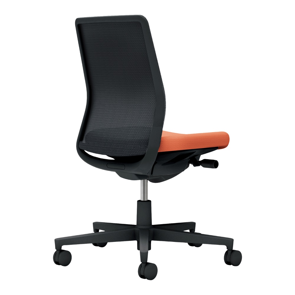 背：ブラック／座：ソフトテラコッタ