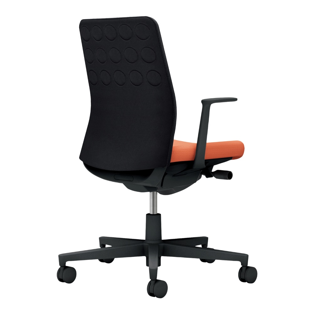 背：ブラック／座：ソフトテラコッタ