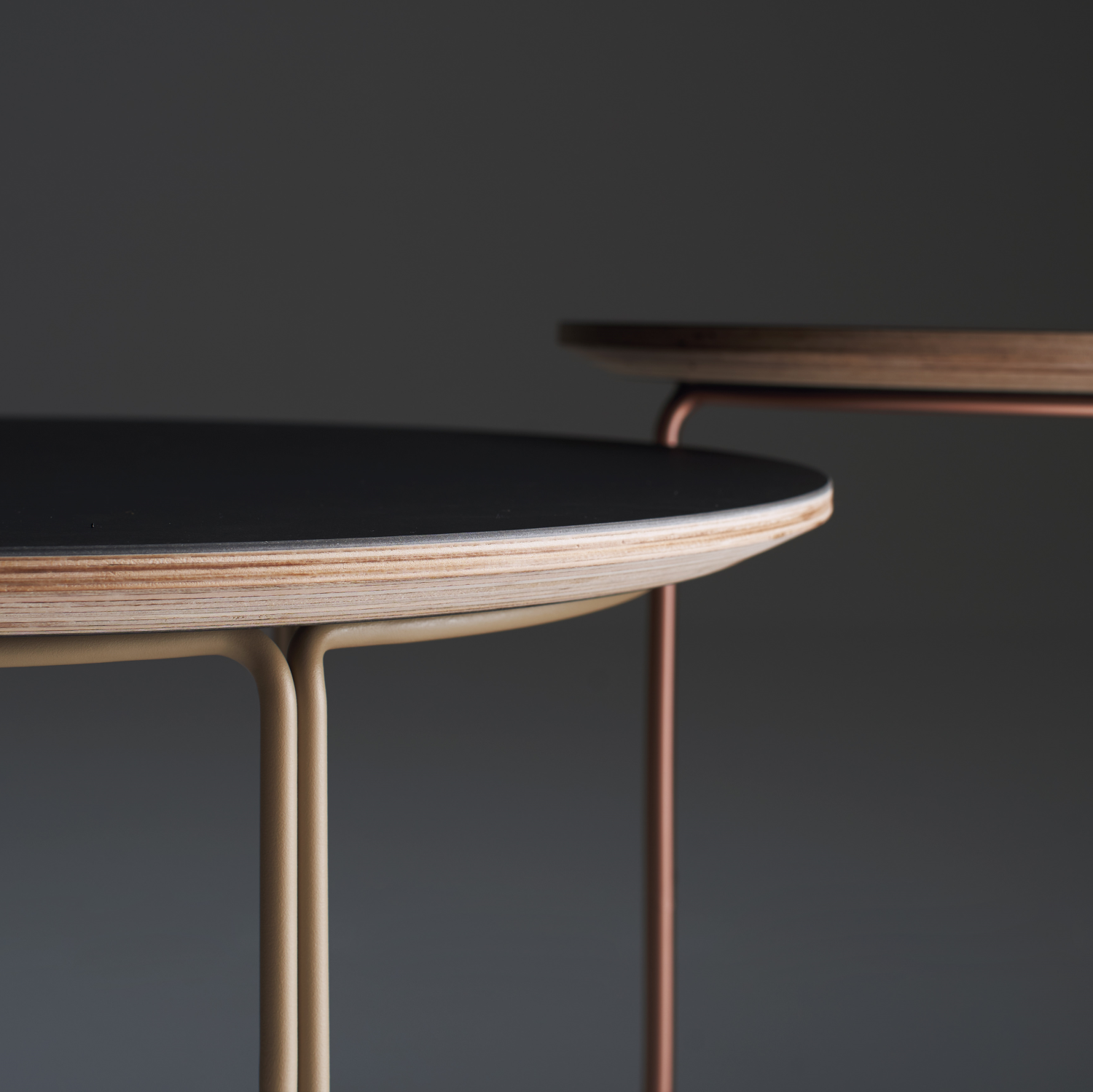 天板チャコール/脚ホワイト