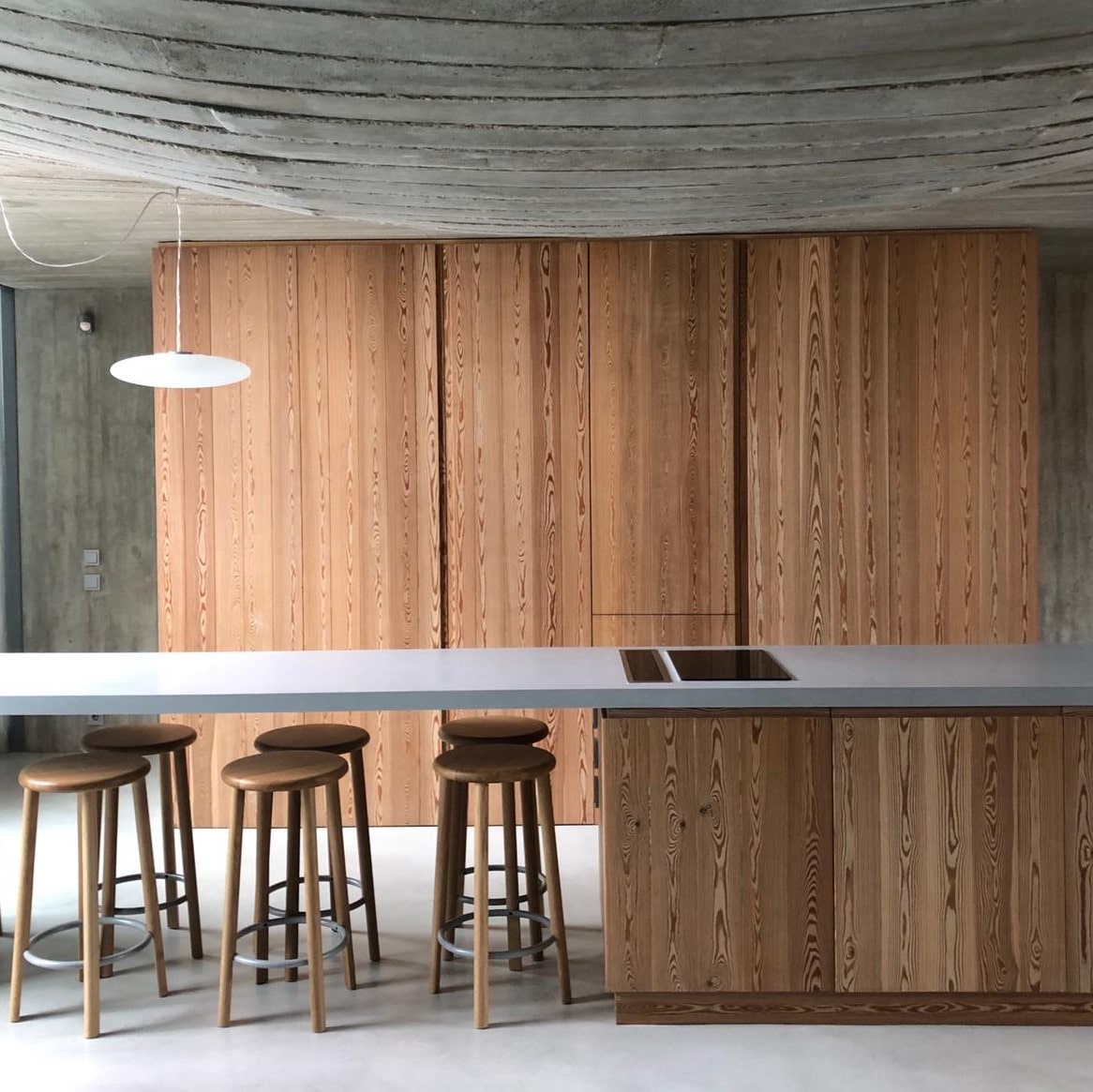 Body：Black Blue × Foot Ring：Black Blue