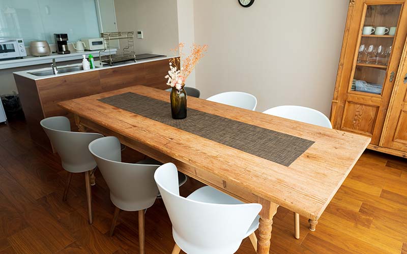 キッチンの正面に縦に置く