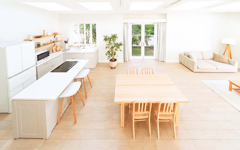 キッチンに対して平行に置く