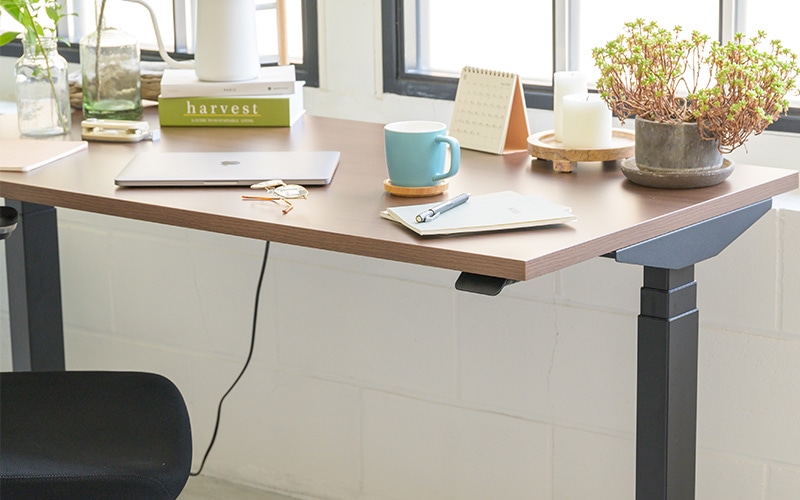 電動昇降デスクで健康的に働こう