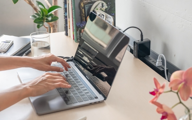 ゲーミングチェアとオフィスチェアはどちらが良い？