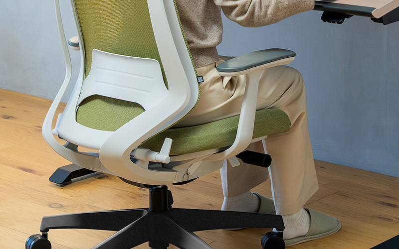高機能チェアならランバーサポートはいらない?