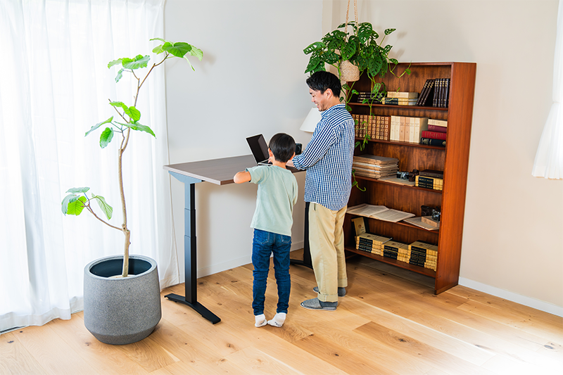 スタンディングワークにおすすめのコクヨのデスク