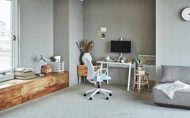 書斎での使用に適したコクヨのチェア