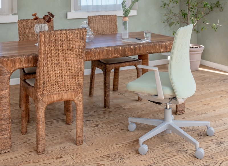 ダイニングに置きやすいコクヨのおしゃれなオフィスチェア【Monet(モネット)】