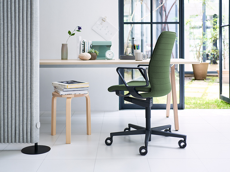 ダイニングに置きやすいコクヨのおしゃれなオフィスチェア【FABRE(ファブレ)】
