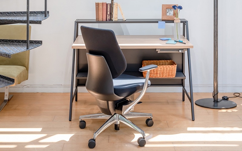 【運動不足の解消を手助けするコクヨのチェアやデスク】ing